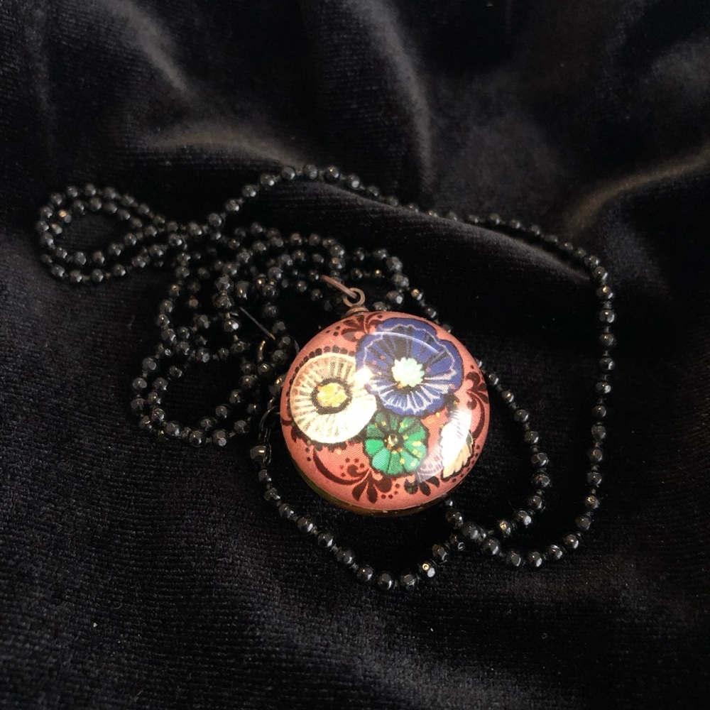 Semi-sphere floral necklace